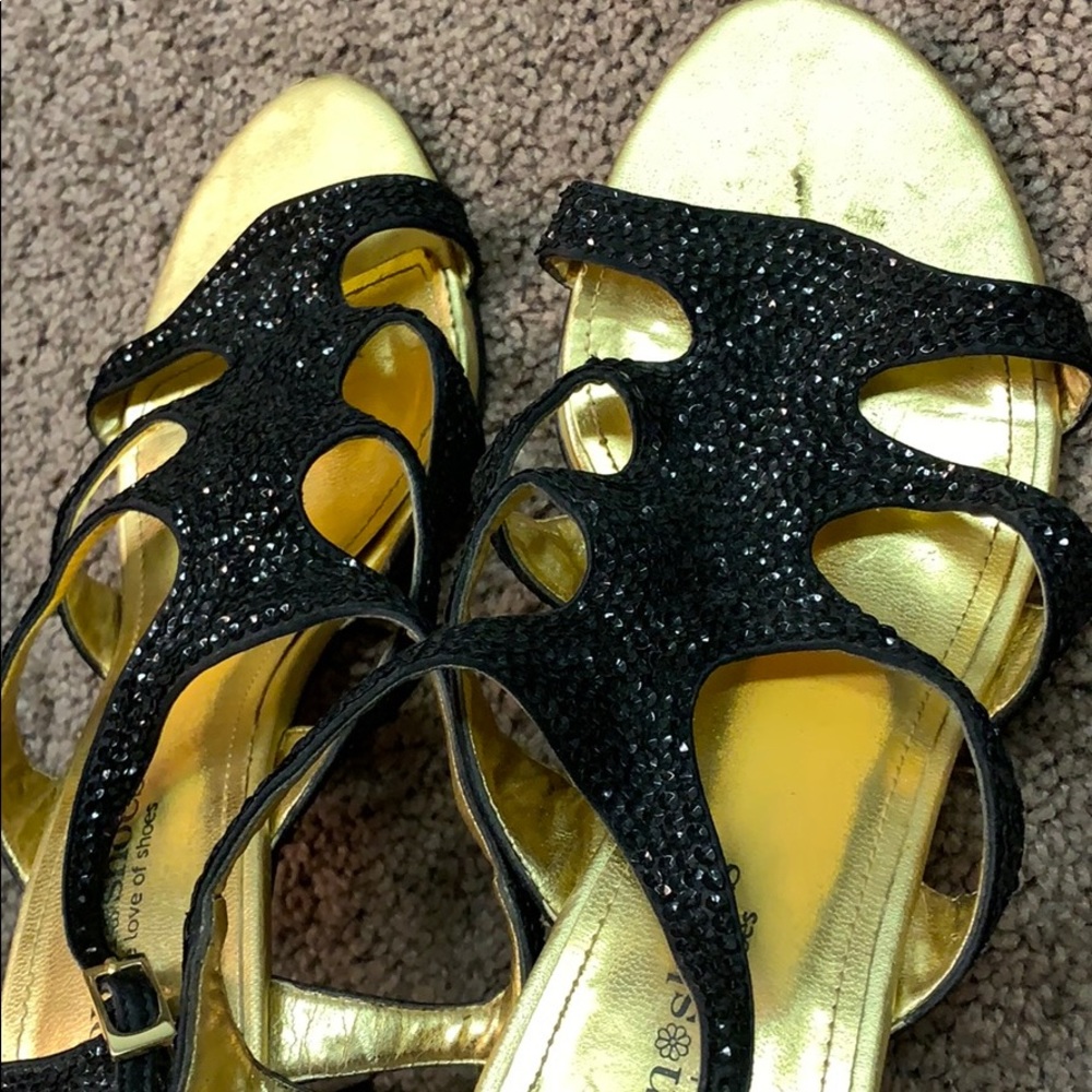 Shoes - Picture 4 of 4